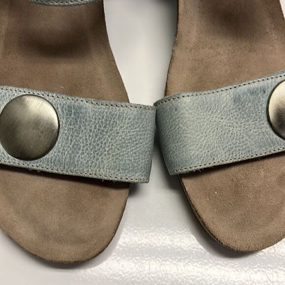 Taos Women’s Blue Textured Leather Velcro Two Strap Ankle Strap Wedge- 42 (10) - Picture 3 of 16